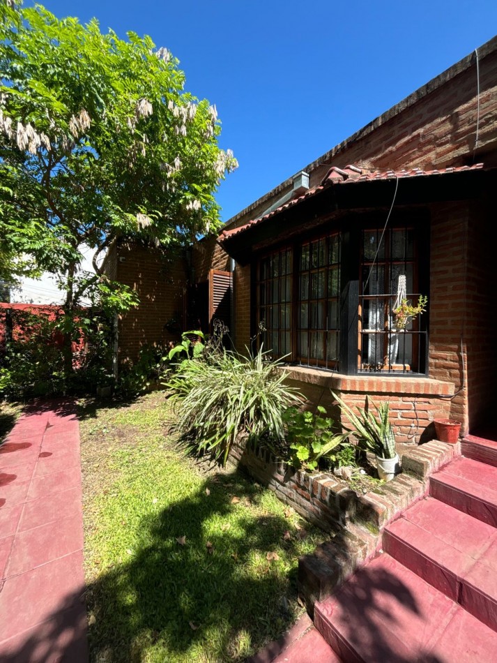 CASA 4 AMBIENTES CON PILETA Y PATIO 