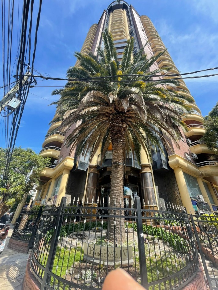 DOS AMBIENTES CON BALCON EN EDIFICIO BARCELONA 