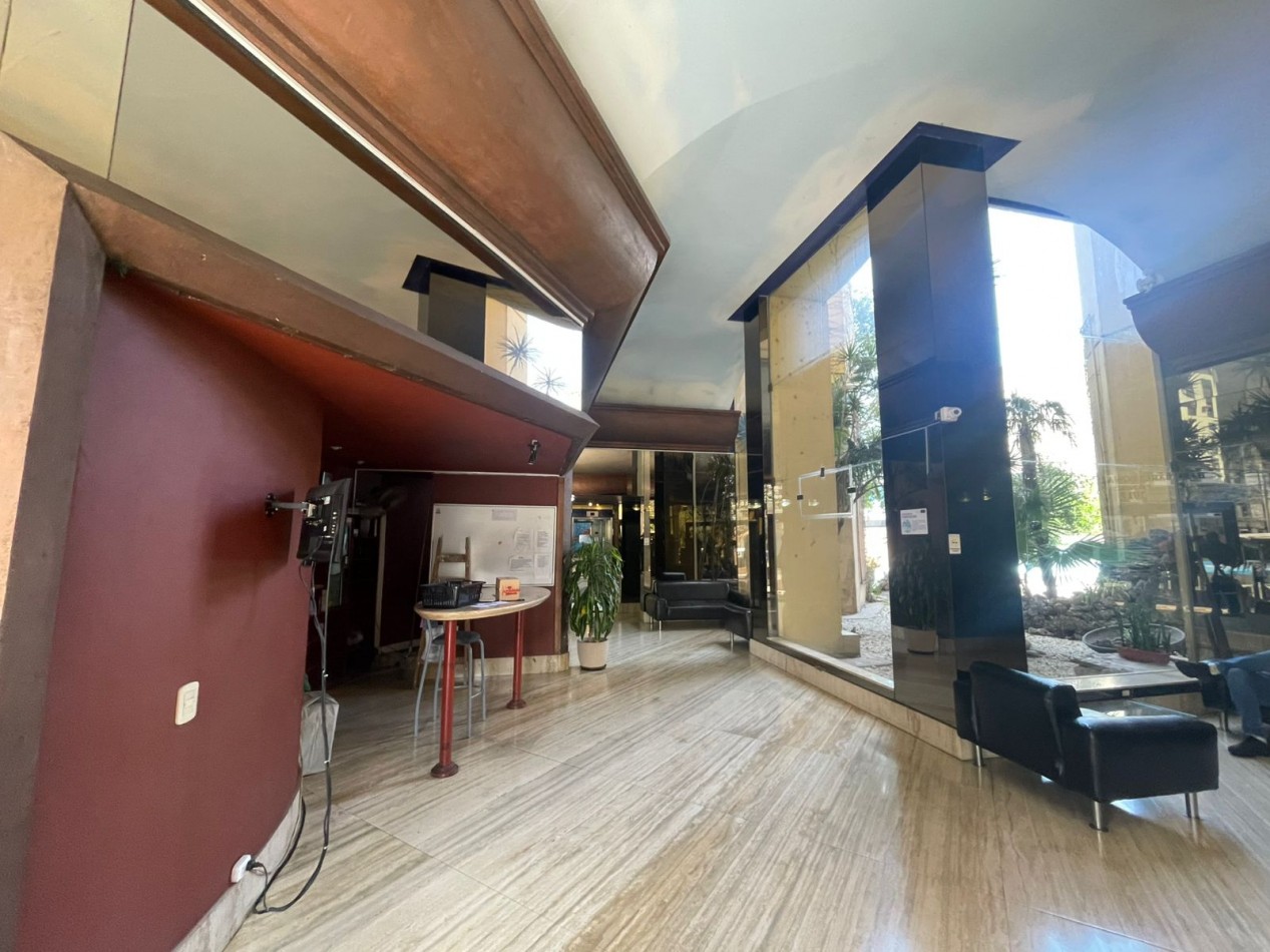 DOS AMBIENTES CON BALCON EN EDIFICIO BARCELONA 