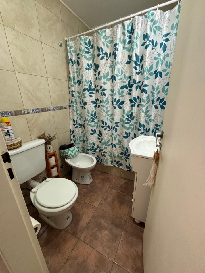 DOS AMBIENTES CON COCHERA EN PLANTA ALTA EN VENTA 