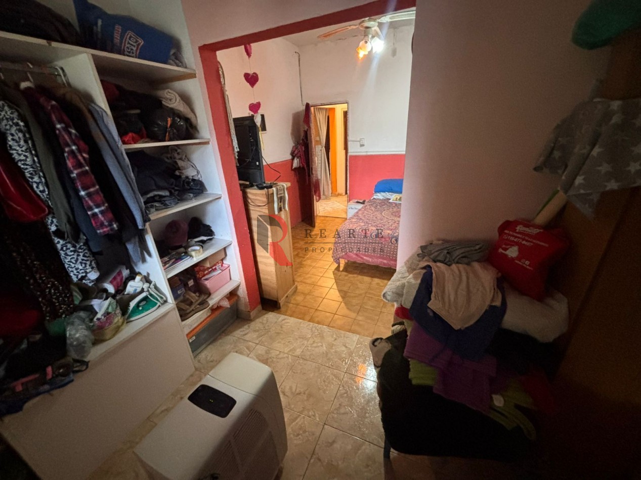CASA  3 AMBIENTES CON PATIO  Y COCHERA 