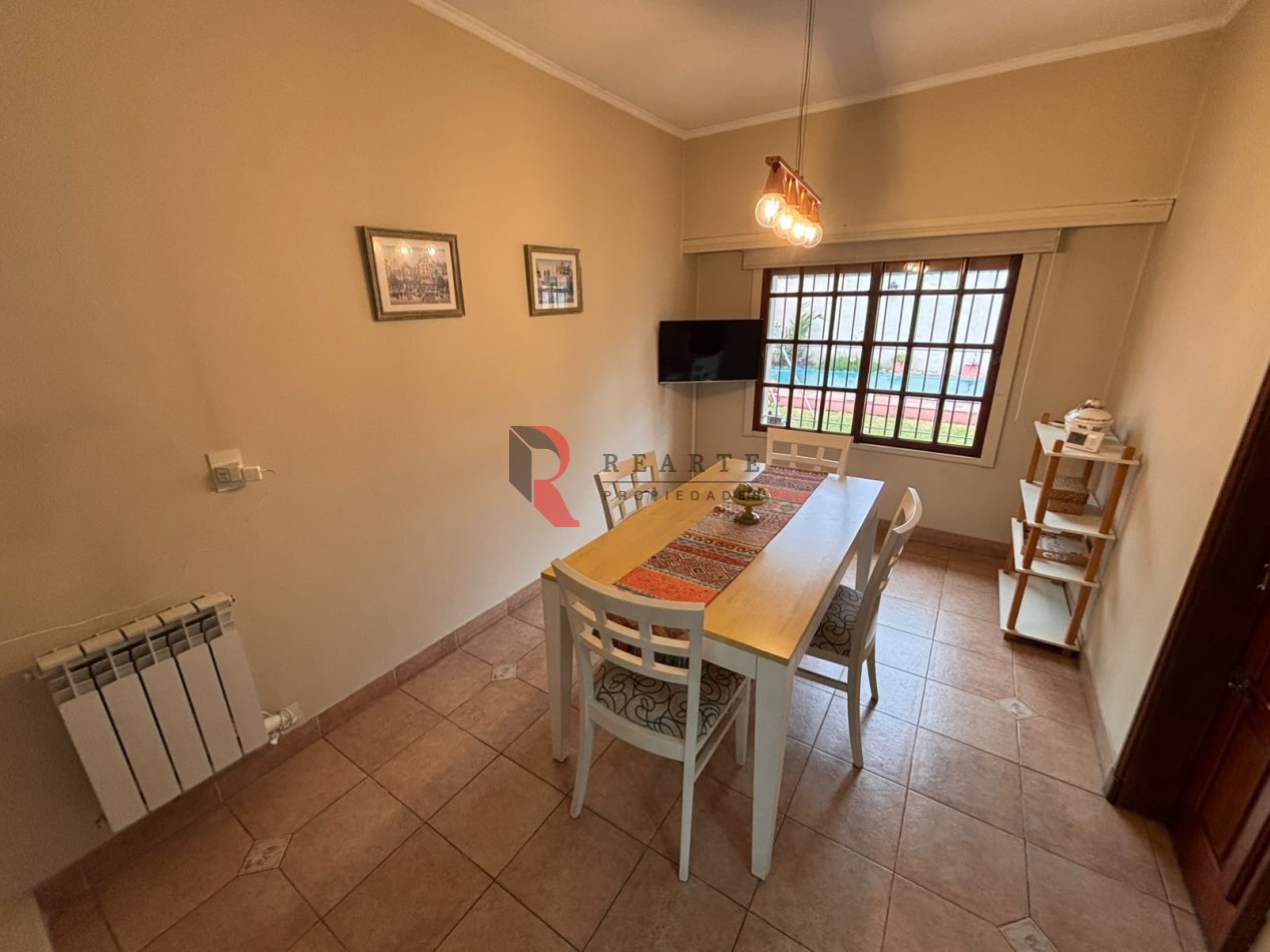 CASA 4 AMBIENTES CON COCHERA Y PATIO CON PILETA