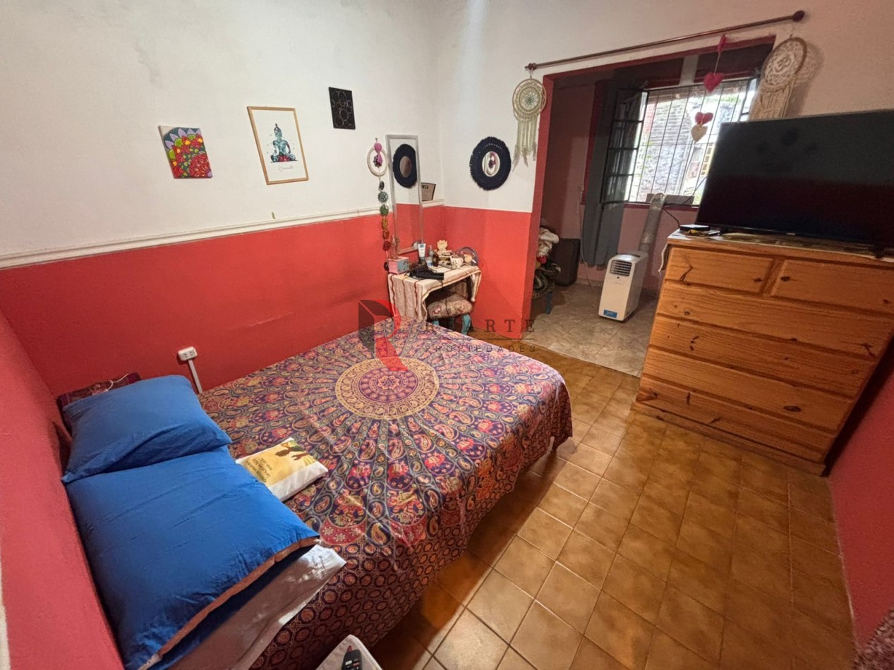 CASA  3 AMBIENTES CON PATIO  Y COCHERA 