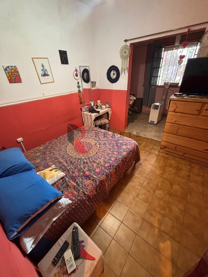 CASA  3 AMBIENTES CON PATIO  Y COCHERA 